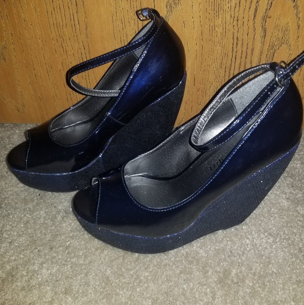 Shoes - Picture 3 of 3